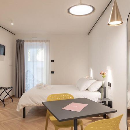 Ognissanti Guesthouse & Suites Fermo Bagian luar foto