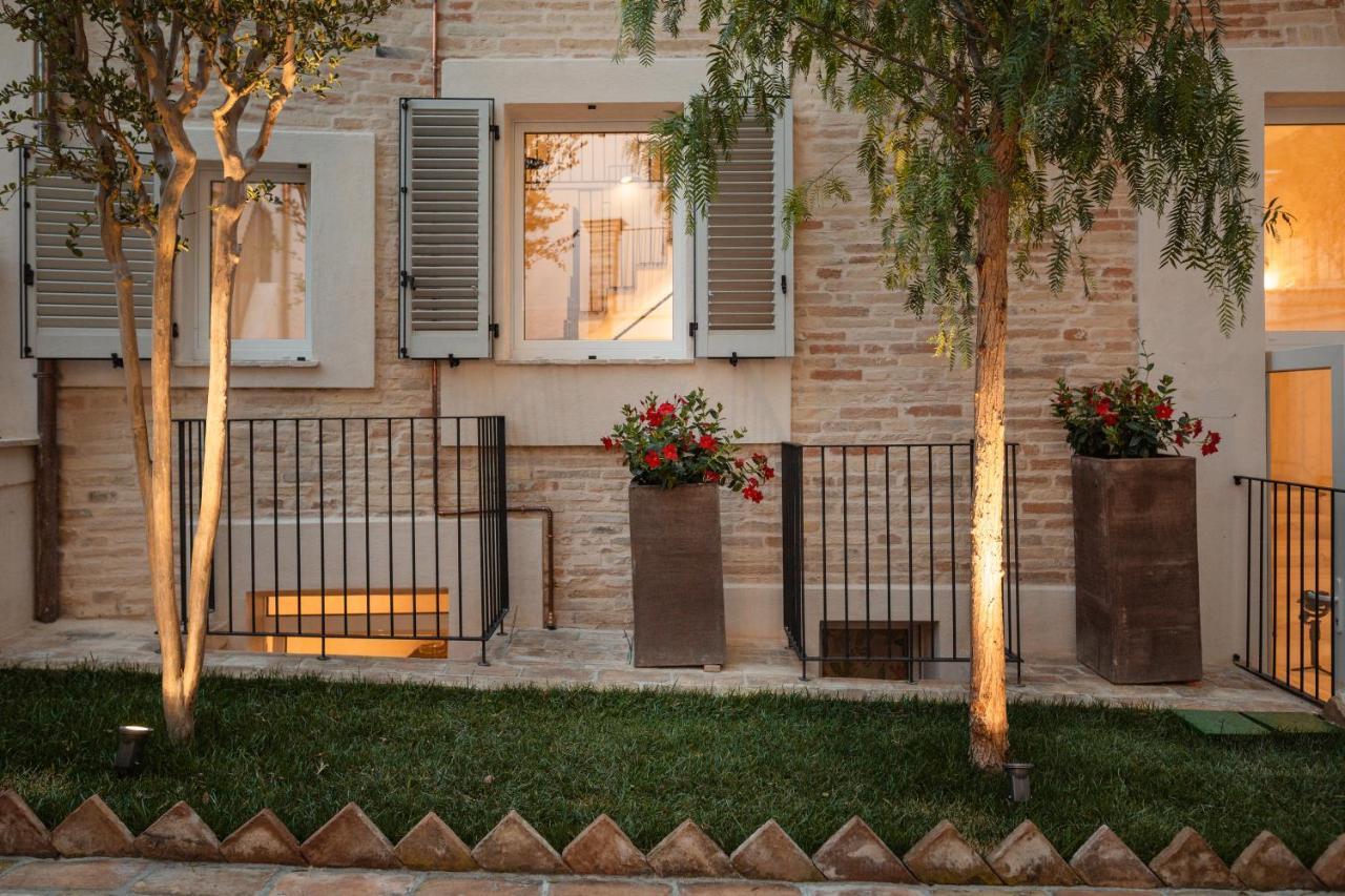 Ognissanti Guesthouse & Suites Fermo Bagian luar foto