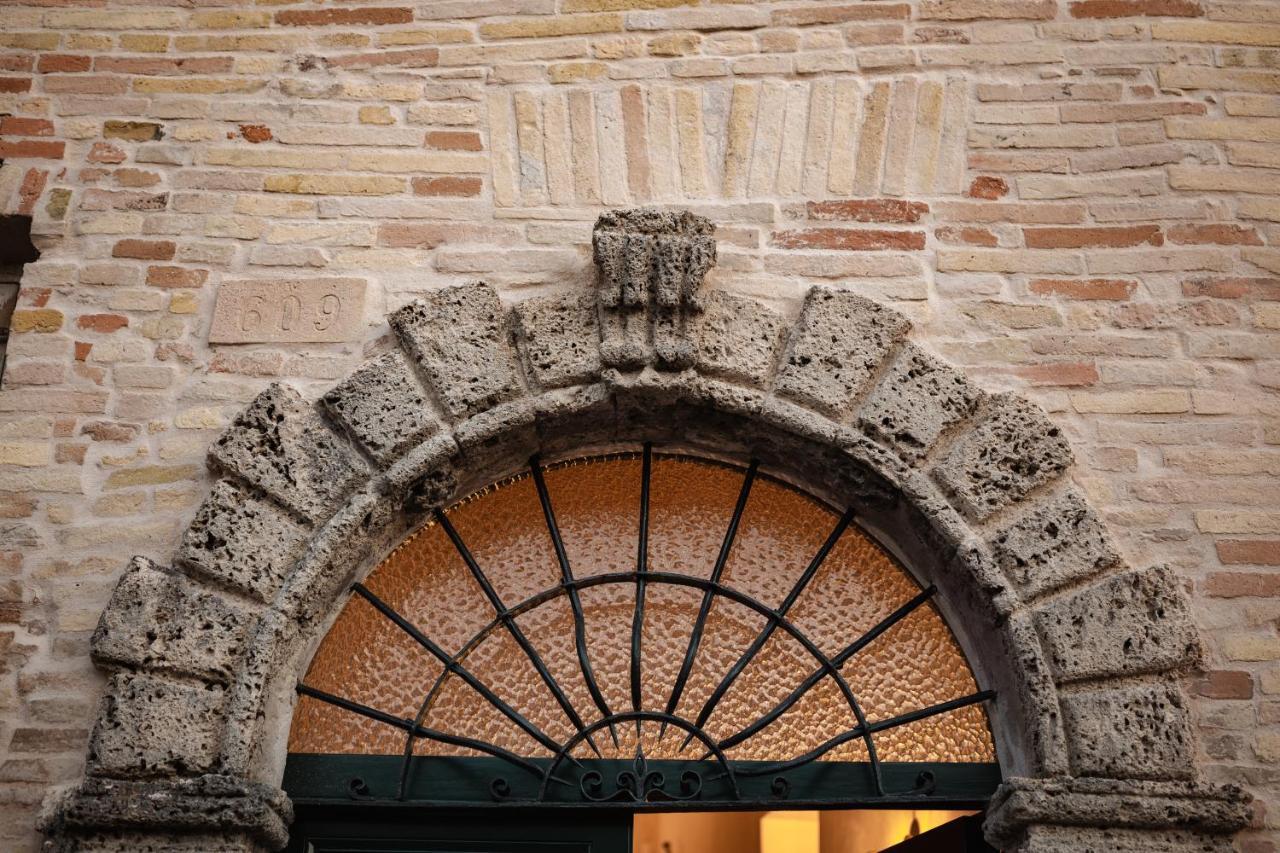 Ognissanti Guesthouse & Suites Fermo Bagian luar foto
