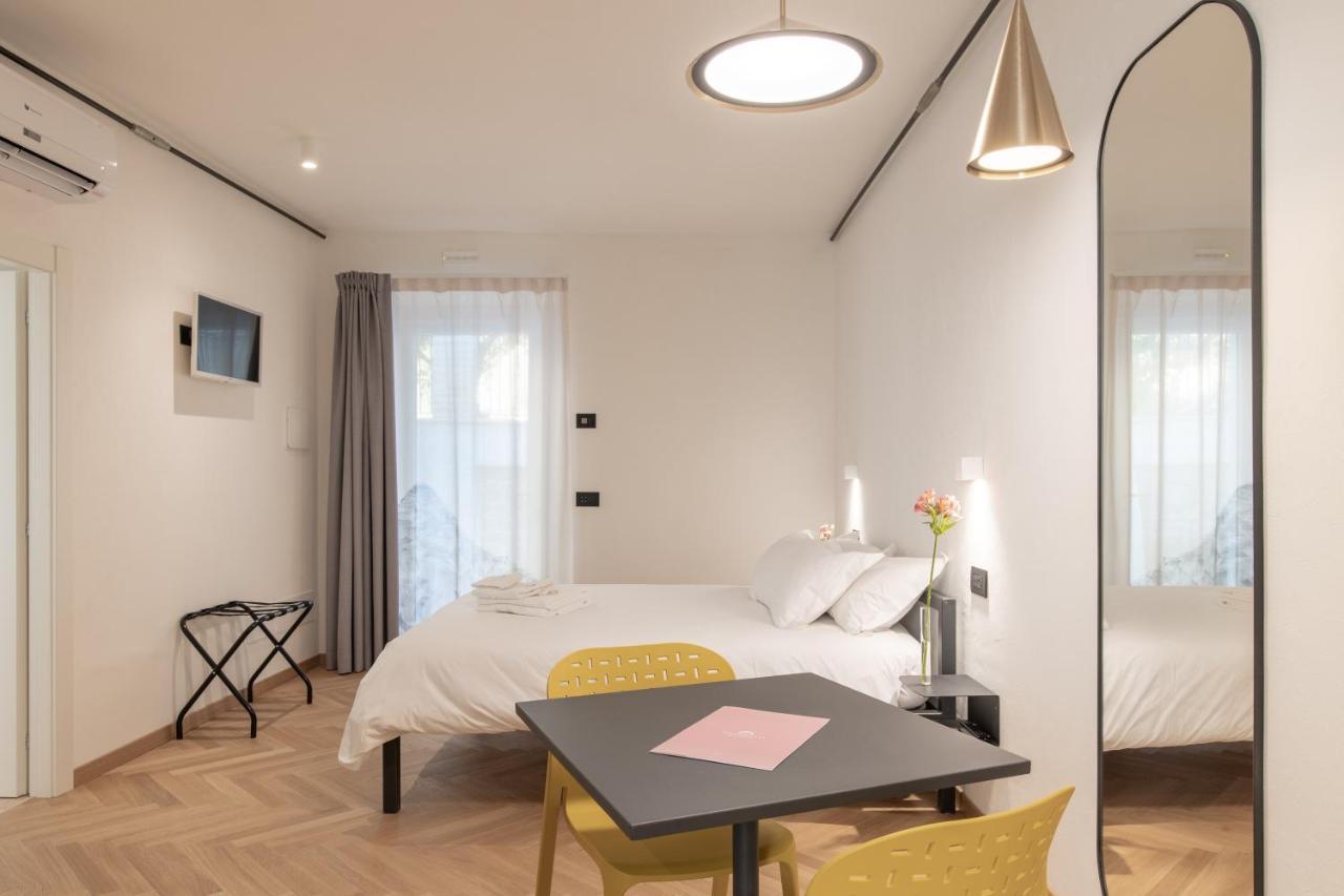 Ognissanti Guesthouse & Suites Fermo Bagian luar foto