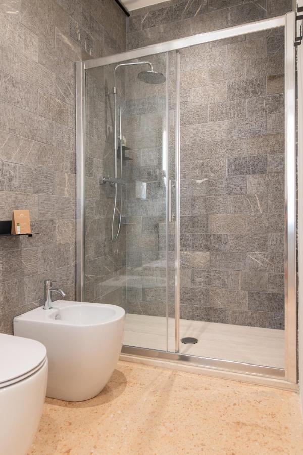 Ognissanti Guesthouse & Suites Fermo Bagian luar foto